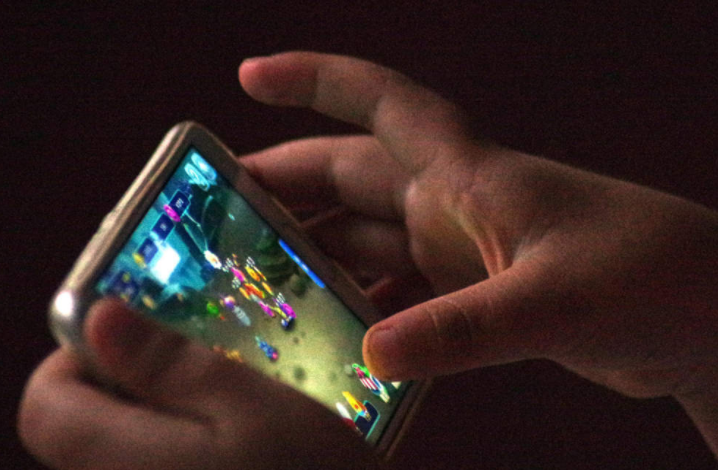 62.5%未成年网民经常玩游戏 国家重拳防止沉迷网游